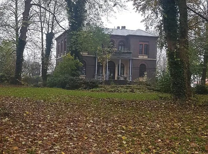 Photo de Herrenzimmer In Der Villa Boekhoff Inkl. Fruhstuck Bingum