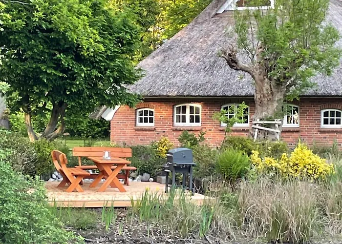 foto di Reetdachhaus Am See Ostfriesland Leezdorf