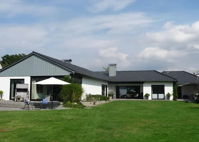 Holiday Home Grosszuegiges Haus Mit Traumhafter Gartenanlage By Interhome Rodewald Foto