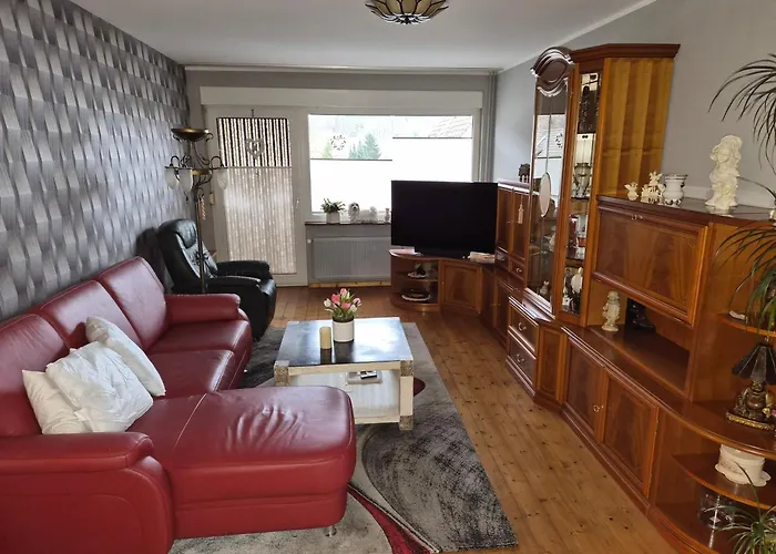 Photo de Schoene 3-Zimmer-Wohnung Mit Balkon Holenberg